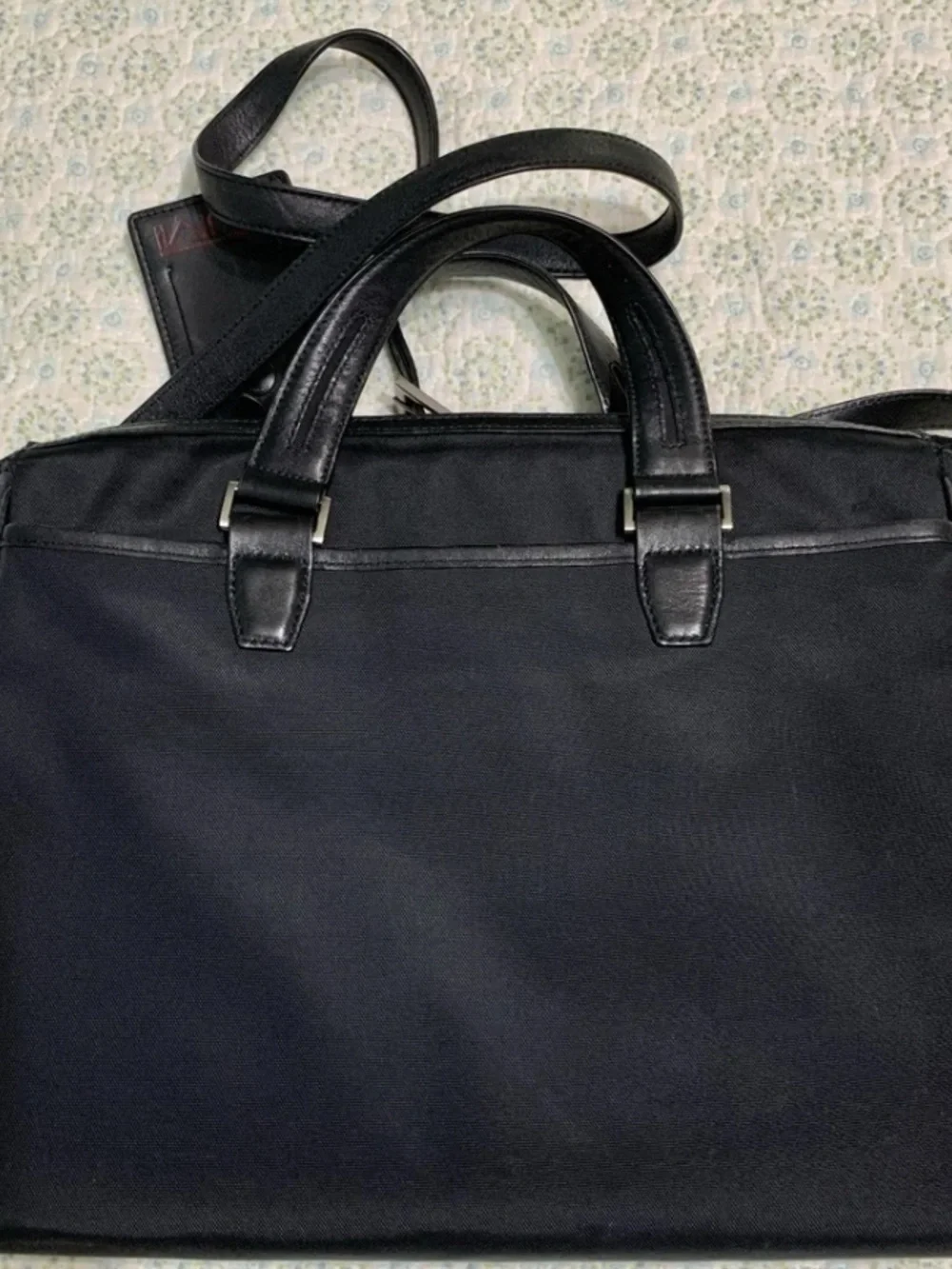 Tumi Black Shoulder Tote Bag Handles Red Lining ID Folk Laptop Zip